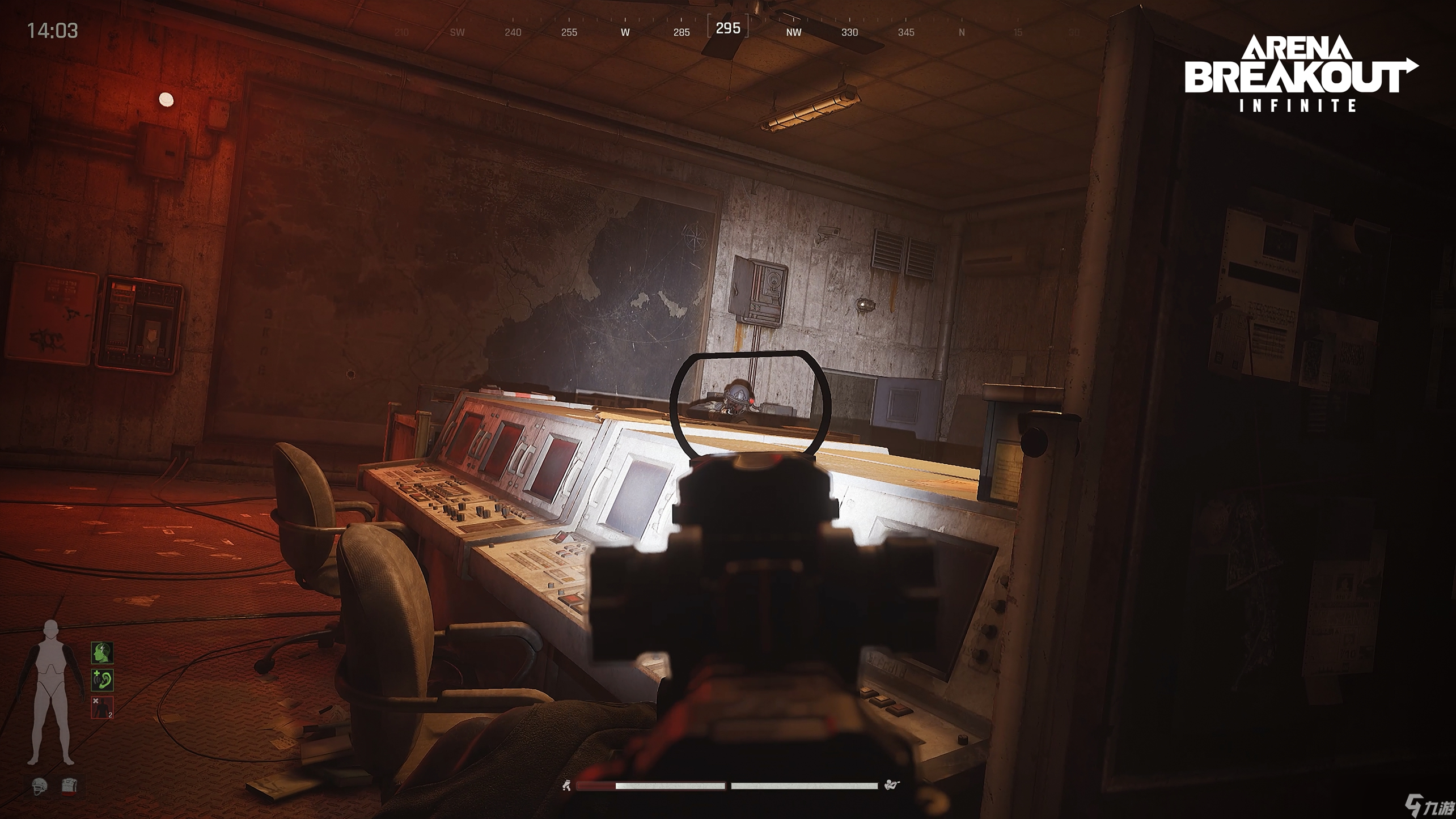 【暗区突围开挂神器】时髦的女孩在衣服上都要“挖空心思”!